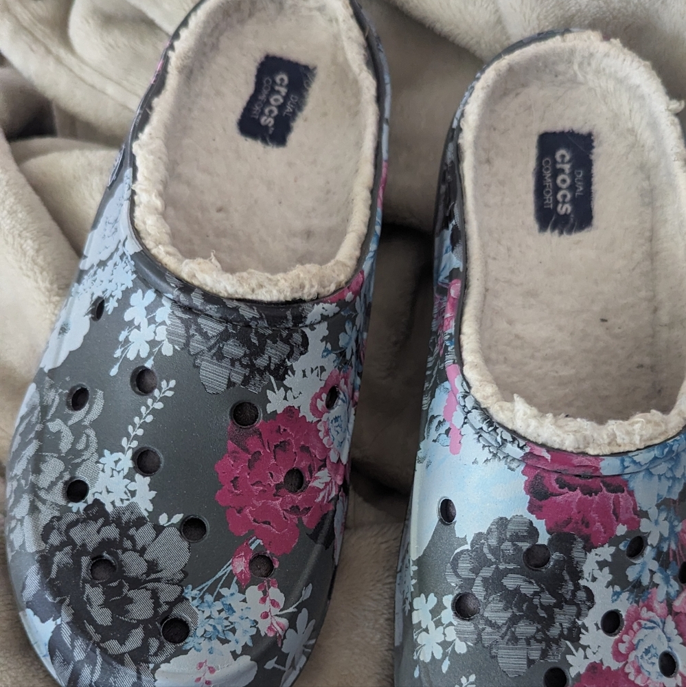 Crocs Size 9